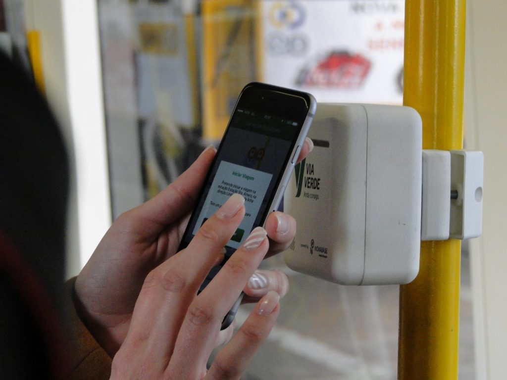 Vai deixar de ser preciso mostrar passe ao apanhar os transportes&nbsp;públicos