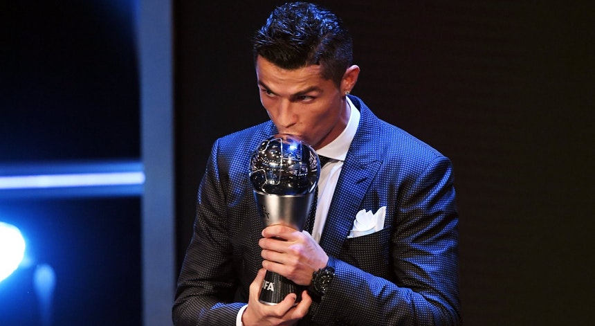 Cristiano Ronaldo eleito o melhor do Mundo, pela 5ª&nbsp;vez