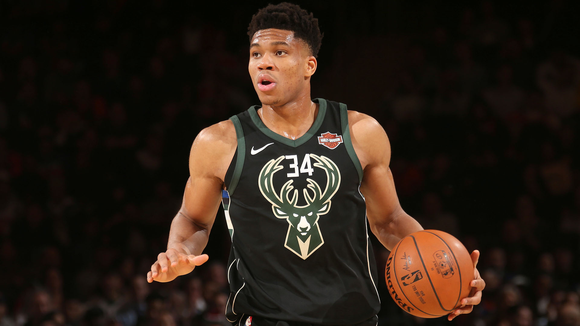 Milwaukee Bucks v New York Knicks