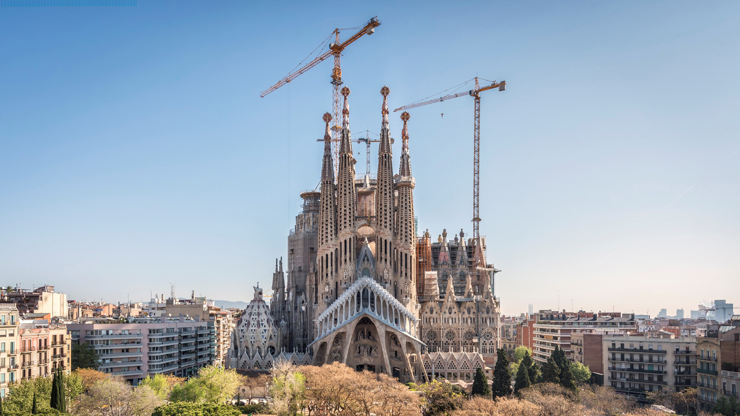 Sagrada-Familia-2000x1125-2