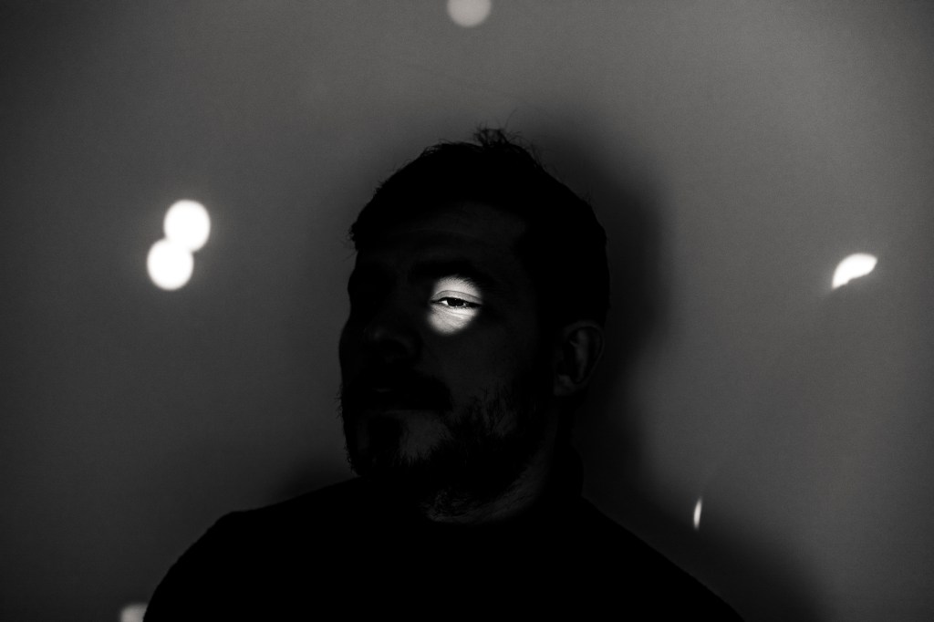 E.Se apresenta novo álbum:&nbsp;“Hubris”