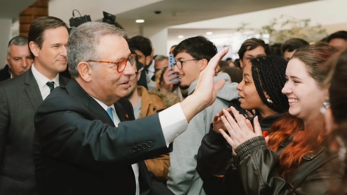 Seguro, o carpinteiro dos madeiros&nbsp;vindouros